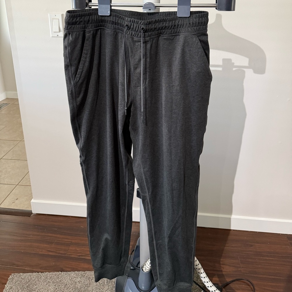 Eddie Bauer Black Sweatpants with Elastic Waistband and Tapered Leg